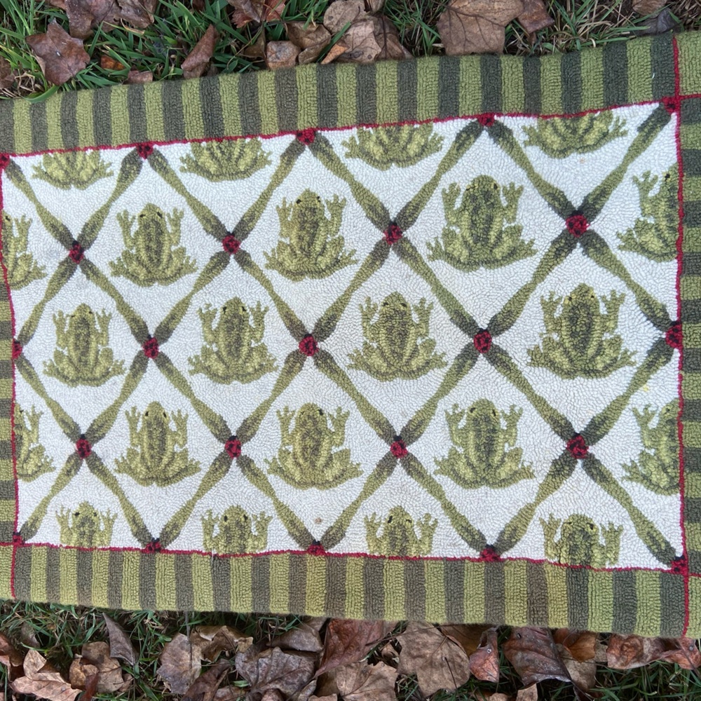 Vintage Hooked Rug with Frogs 24”x36” - Picture 2 of 7